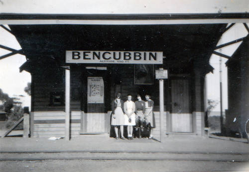 1942 boarders at Bencubbin Station - St Hilda's Anglican School For Girls
